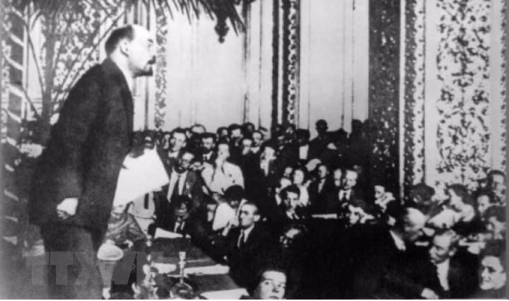1919年3月，共产国际宣告成立，国际共产主义运动和工人运动的强劲发展注入动力。对越南来说，共产国际在传播马克思列宁主义和促进越南共产党的成立起着重要作用。图自越通社
