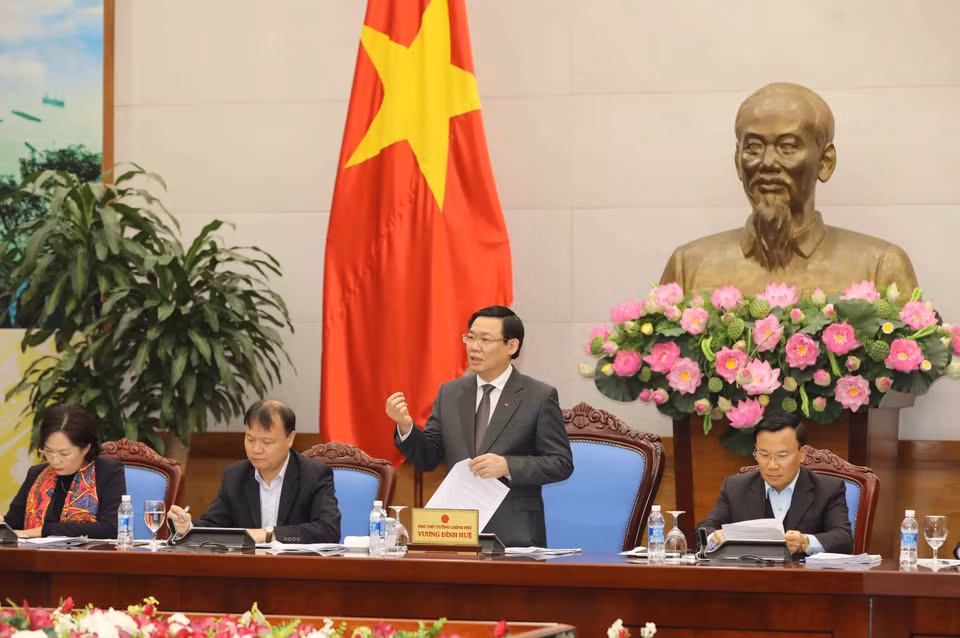 王廷惠副总理主持越南政府价格调控指导委员会会议。（越通社记者芳花 摄）