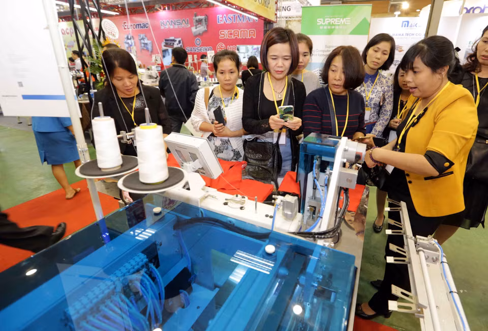 越南国际纺织面料及服装辅料展览会展出的产品。（图片来源：越通社）