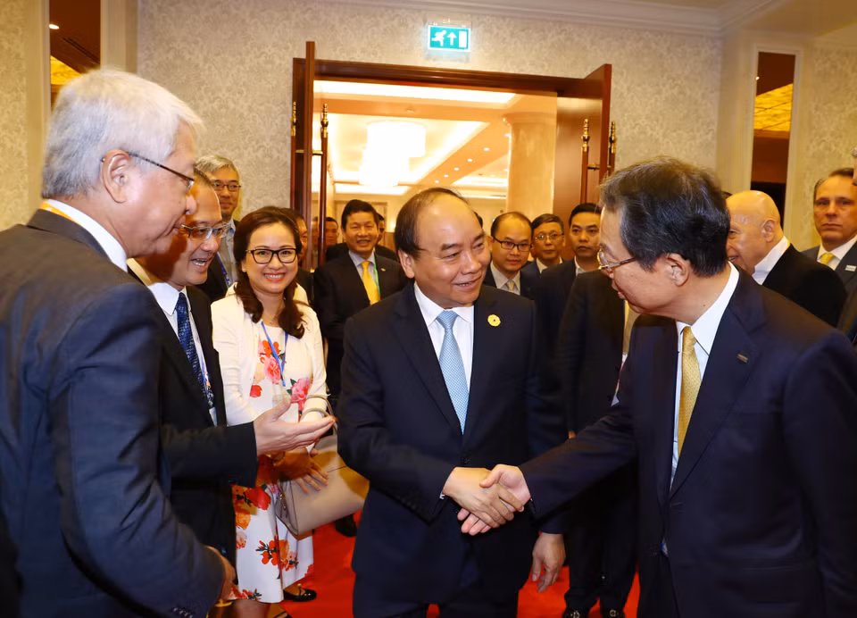 越南政府总理阮春福会见出席2017年APEC领导人会议周的国内外经济集团代表。越通社记者统一 摄