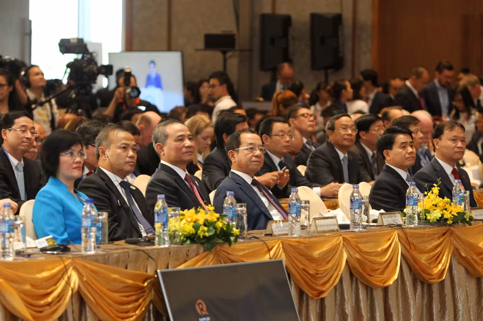 出席2017年APEC工商领导人峰会的代表们。（图片来源：越通社）