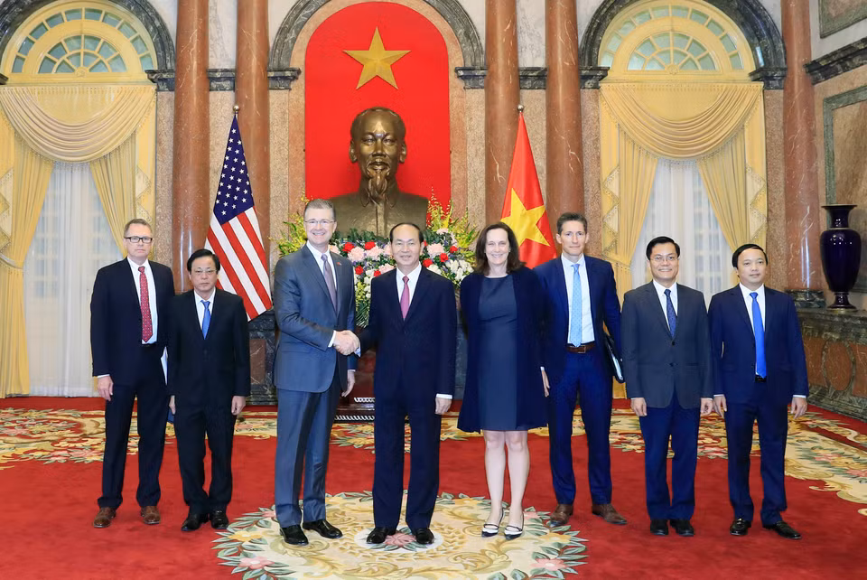 双方代表合影。（图片来源：越通社）