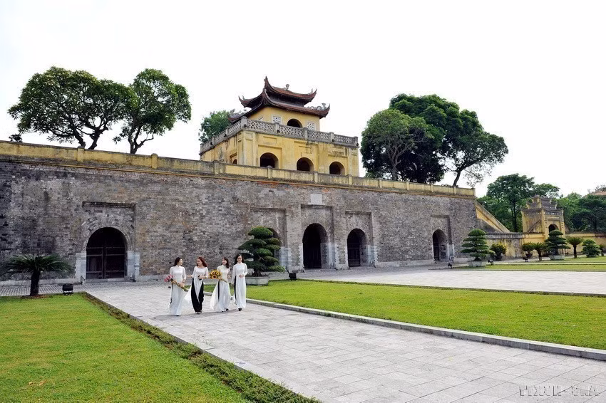 端门是进入升龙皇城的南边正门，始建于黎超时代，并于阮朝时代得到修缮。图自越通社