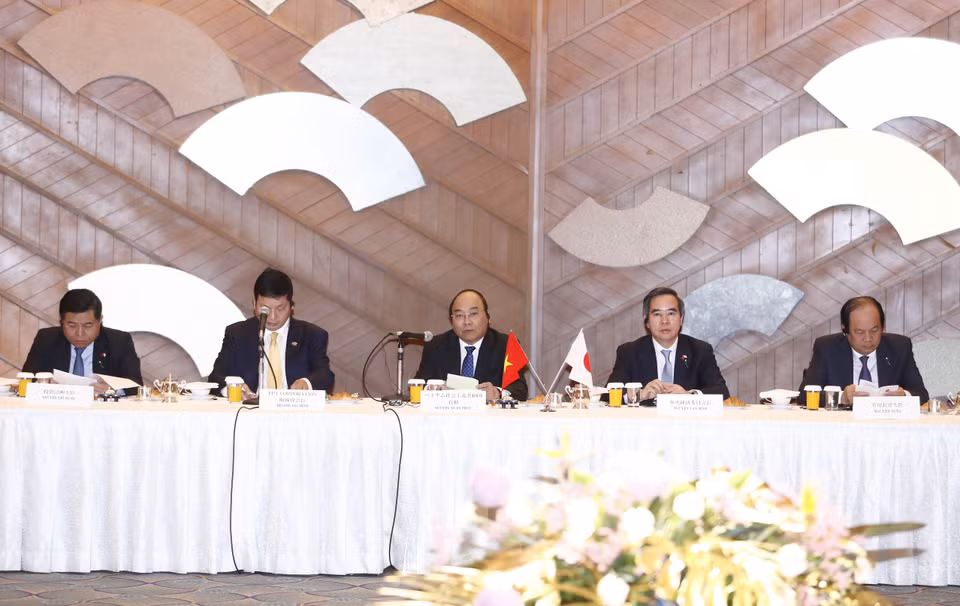 ​ 越南政府总理阮春福与日本信息技术企业领导代表举行工作会谈。（图片来源：越通社）