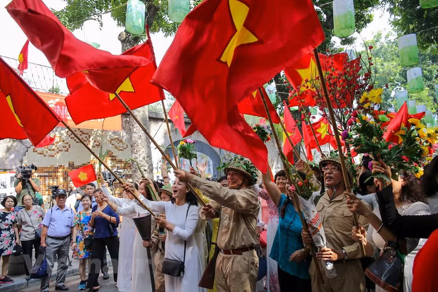 军团获胜归来首都的场景再现。图自Vietnam+