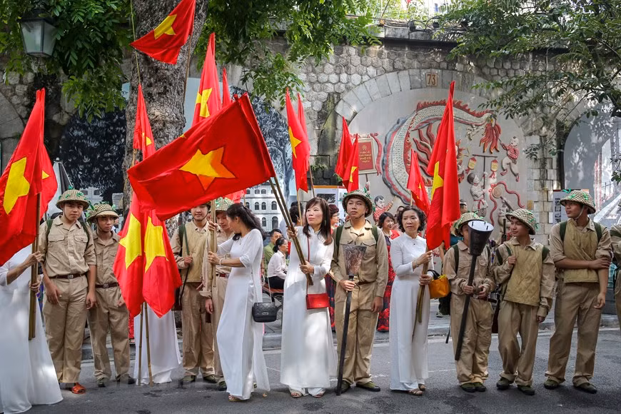 军团获胜归来首都的场景再现。图自Vietnam+