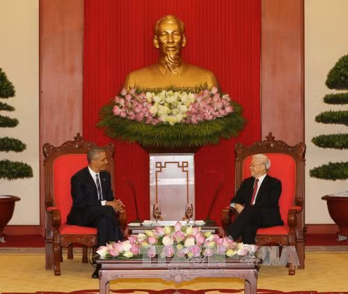 越共中央总书记阮富仲会见美国总统奥巴马。