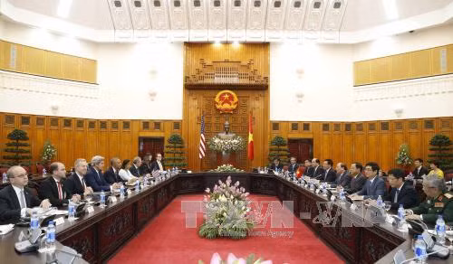  越南政府总理阮春福会见美国总统奥巴马。