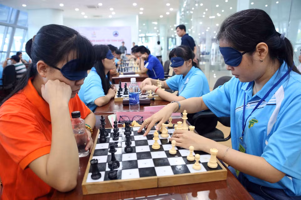 运动员们在象棋赛项进行角逐。越通社记者 陈黎林 摄