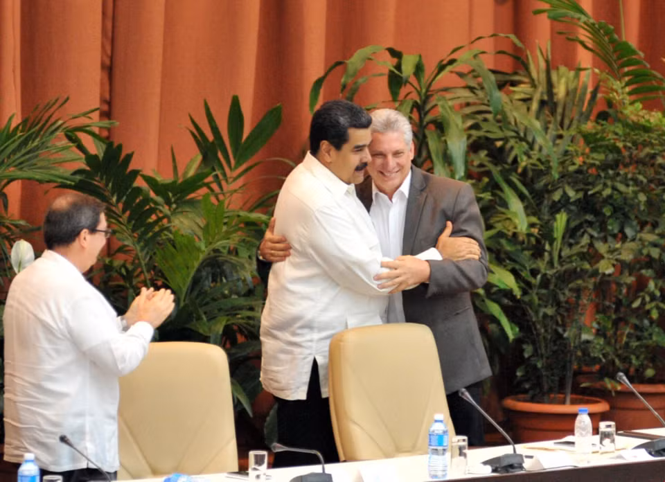 古巴国务委员会主席兼部长会议主席米格尔·迪亚斯·卡内尔(Miguel Díaz-Canel)（右）和委内瑞拉总统尼古拉斯·马杜罗（Nicolás Maduro）。越通社记者 黎河 摄