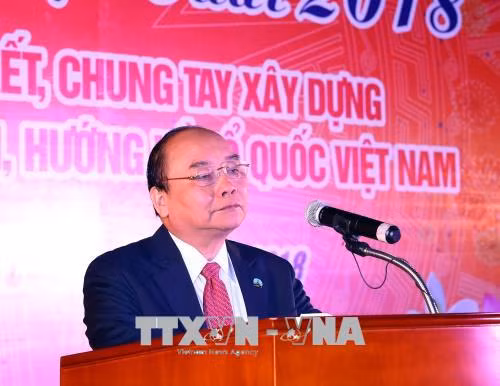 阮春福在2018戊戌年迎新春见面会上发表讲话。越通社记者 统一 摄