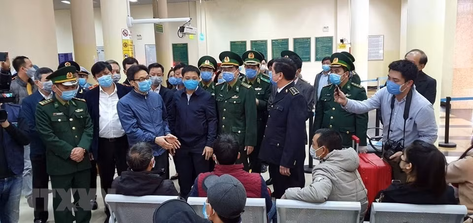 越南政府副总理武德儋检查广宁省新型冠状病毒感染肺炎疫情预防工作。（图自越通社）