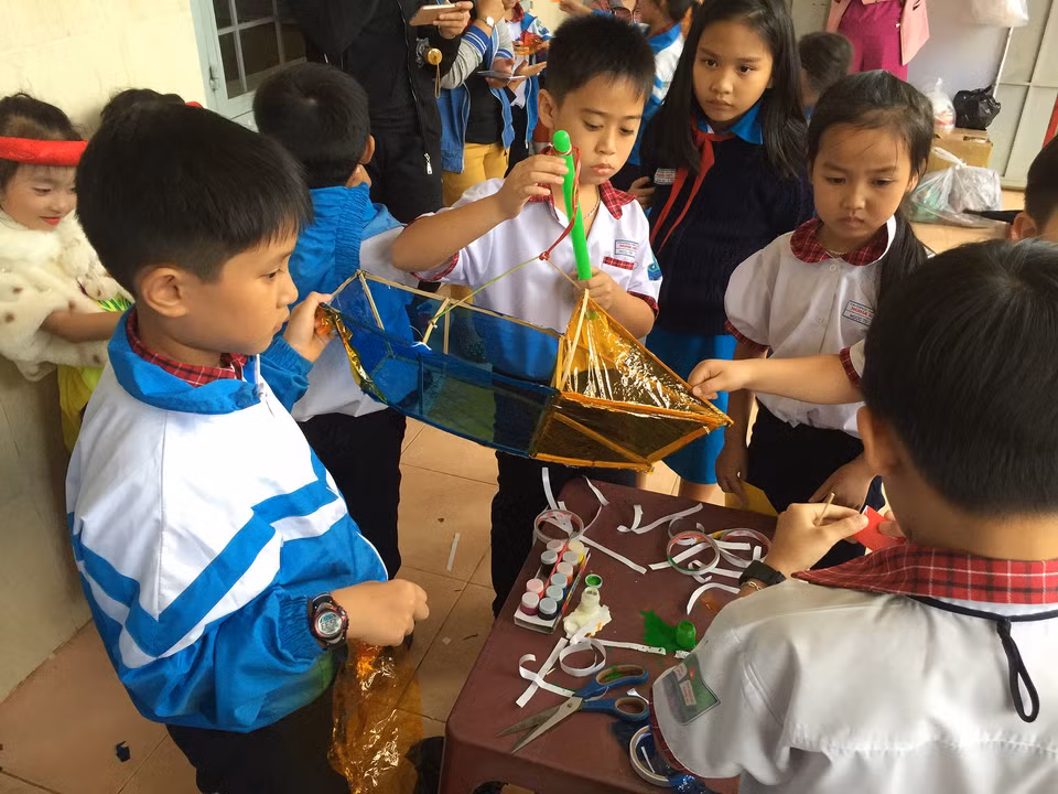 小孩子自制灯笼迎中秋。图自因特网