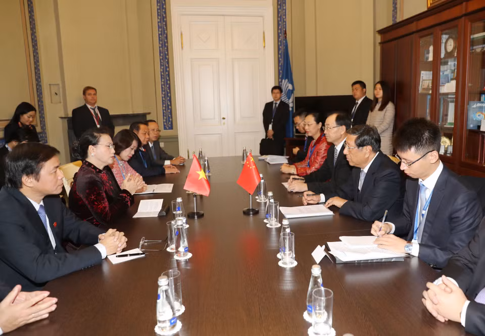 阮氏金银会见中国全国人大常委会副委员长张平。越通社记者 仲德 摄