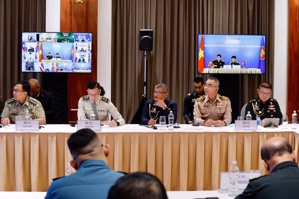 东盟各国国防官员在越南会场出席会议。越通社记者 杨江摄