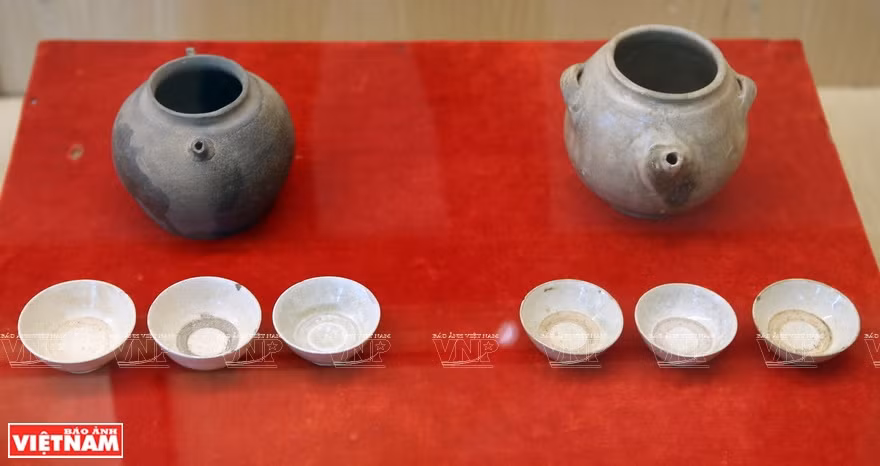 蓝京国家级特殊历史遗迹区的博物馆展出的古物。图自《越南画报》