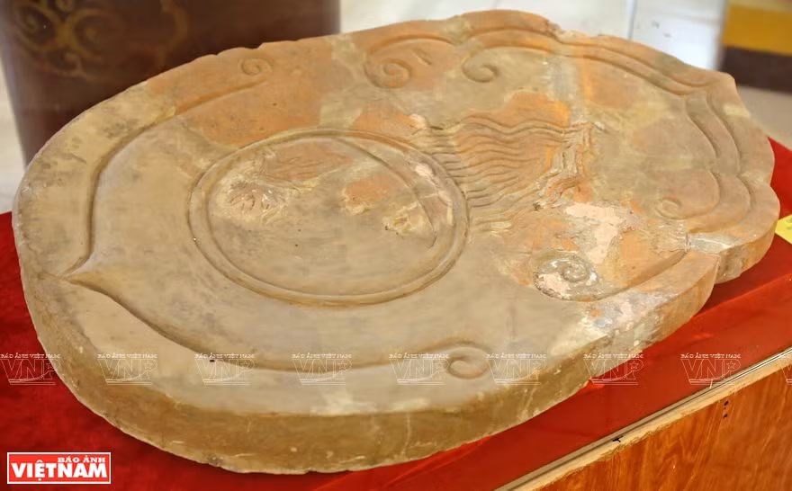 蓝京国家级特殊历史遗迹区的博物馆展出的古物。图自《越南画报》