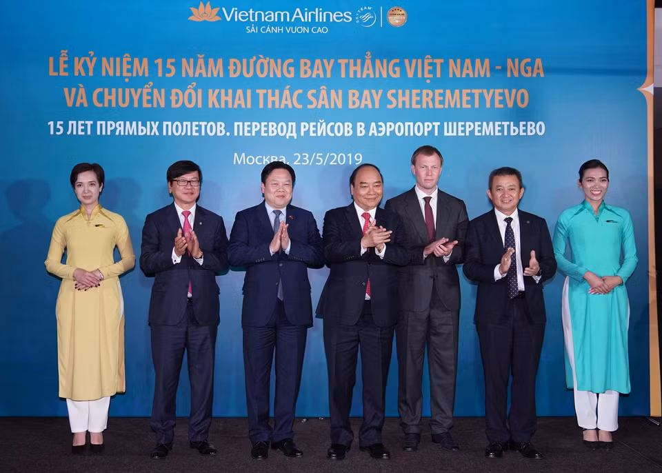 越南政府总理阮春福出席Vietnam Airlines越南至俄罗斯直达航线开通15周年纪念典礼。图自越通社