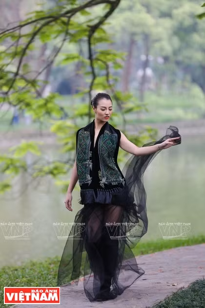 2019年秋冬季越南时尚风格。图自《越南画报》