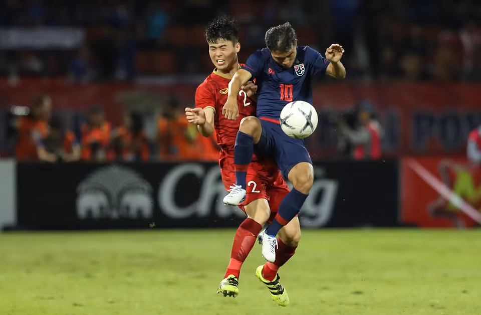 比赛现场两队球员激烈角逐。越通社记者仲达 摄