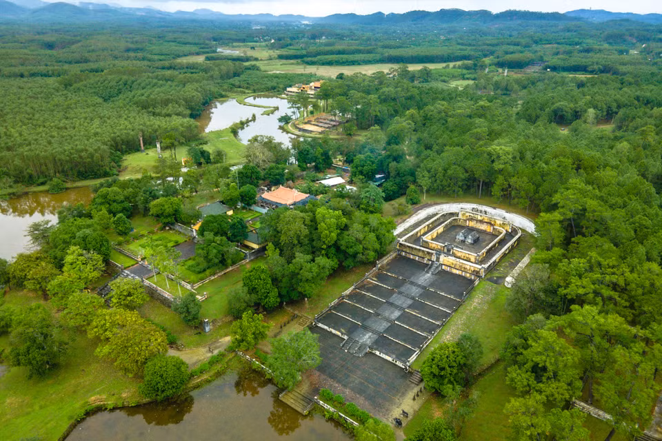 嘉隆陵（或千寿陵）位于香茶县香寿乡定门村，距离顺化市中心约20公里。图自vnexpress.net