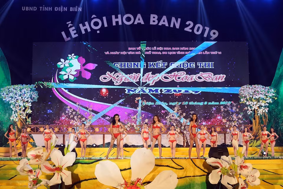 2019年3月18日，2019年奠边省羊蹄甲花小姐选美大赛决赛在奠边市5·7广场举行。越通社记者潘俊英 摄