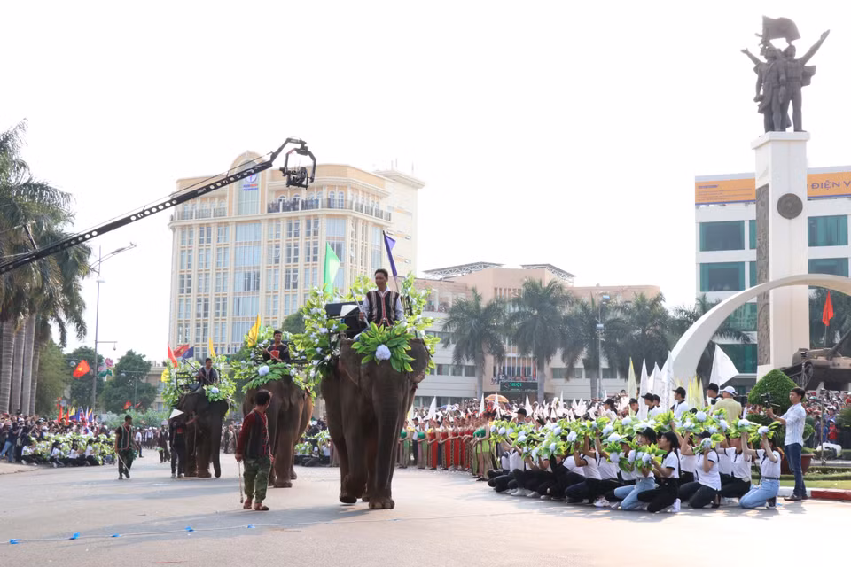 街头艺术节在得乐省邦美蜀市举行，吸引1500人参加。越通社记者俊英 摄