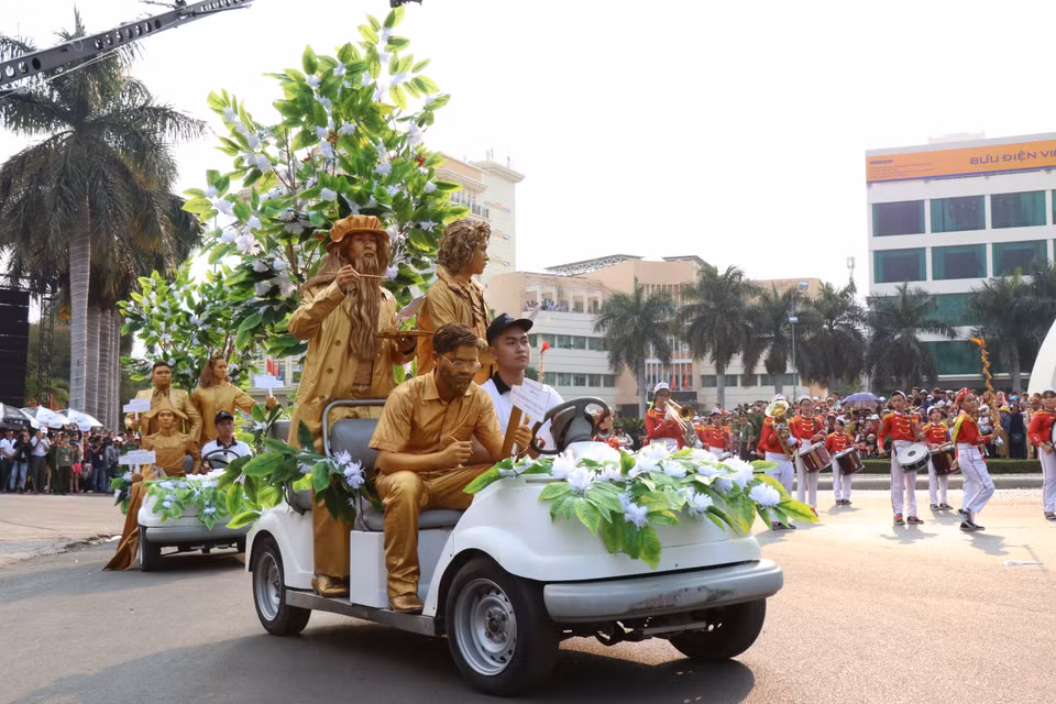 街头艺术节在得乐省邦美蜀市举行，吸引1500人参加。越通社记者俊英 摄