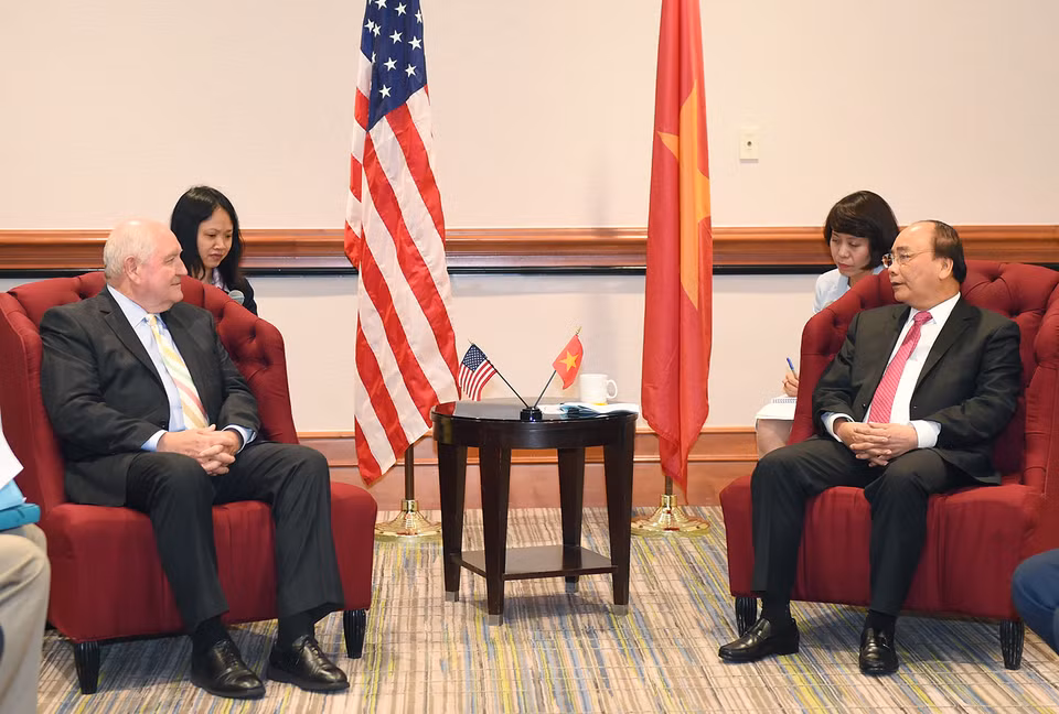 阮春福会见美国贸易代表莱西哲(Robert Lighthizer)。（图片来源：越通社）