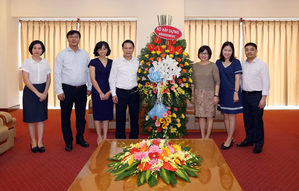 前来祝贺的建设部代表团。（图片来源：越通社）