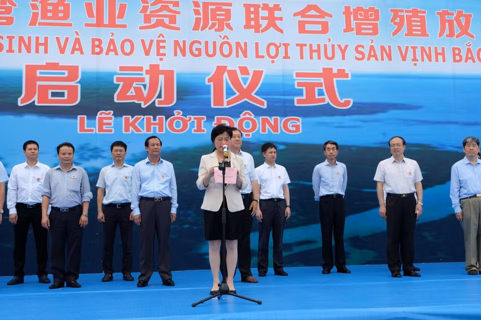 中国广西自治区政协主席磨长英在活动上发言。越通社记者 祥安 摄