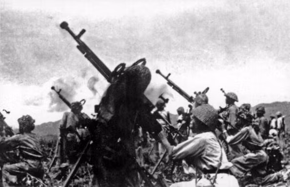 越南炮兵部队进入战备状态。（图片来源：Getty）