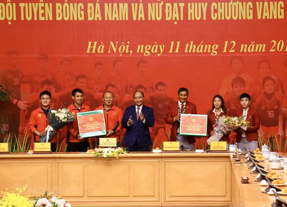 这是越南参加东运会60年来首次同时在男女足项目夺得金牌。越通社记者 原安 摄