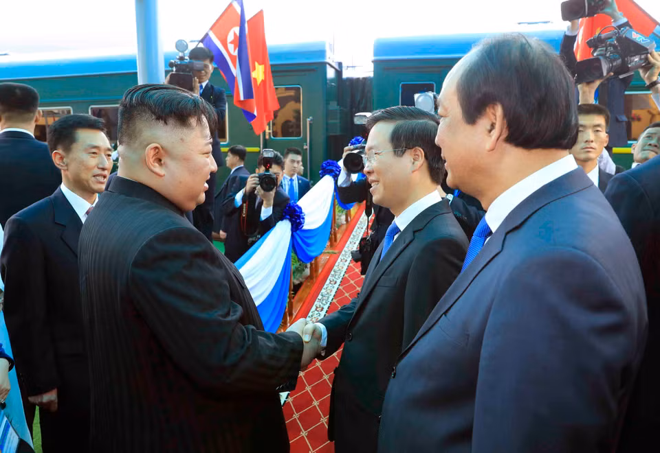 中央宣教部部长武文赏到同登火车站为朝鲜最高领导人金正恩送行。图自越通社
