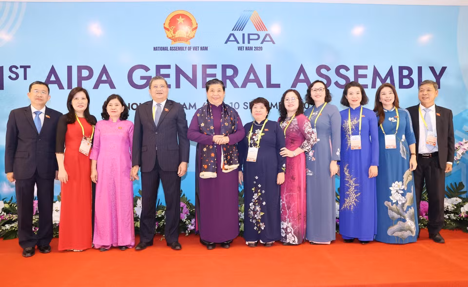 东盟议会联盟女议员（WAIPA）会议主要内容是加强女议员在保障女性劳动者的就业和收入。越通社记者 仲德 摄