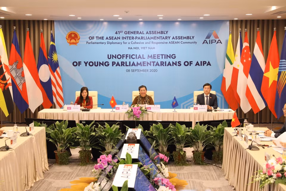 AIPA年轻议员非正式会议是按照越南的倡议举行。为了充分发挥东道国的作用，越南提出设立年轻议员会议机制的倡议，旨在发挥年轻的作用。图自越通社