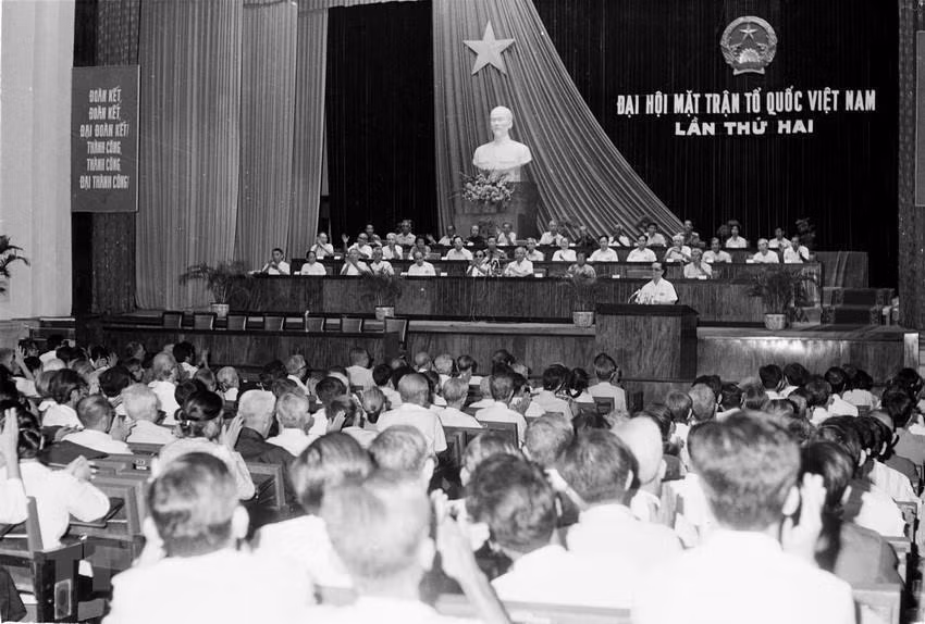 越南祖国阵线第二次全国代表大会从1983年5月12日至14日在河内召开。第二届越南祖国阵线中央委员会由184个成员组成。黄国越同志担任名誉主席、黄晋发担任主席一职。越通社发