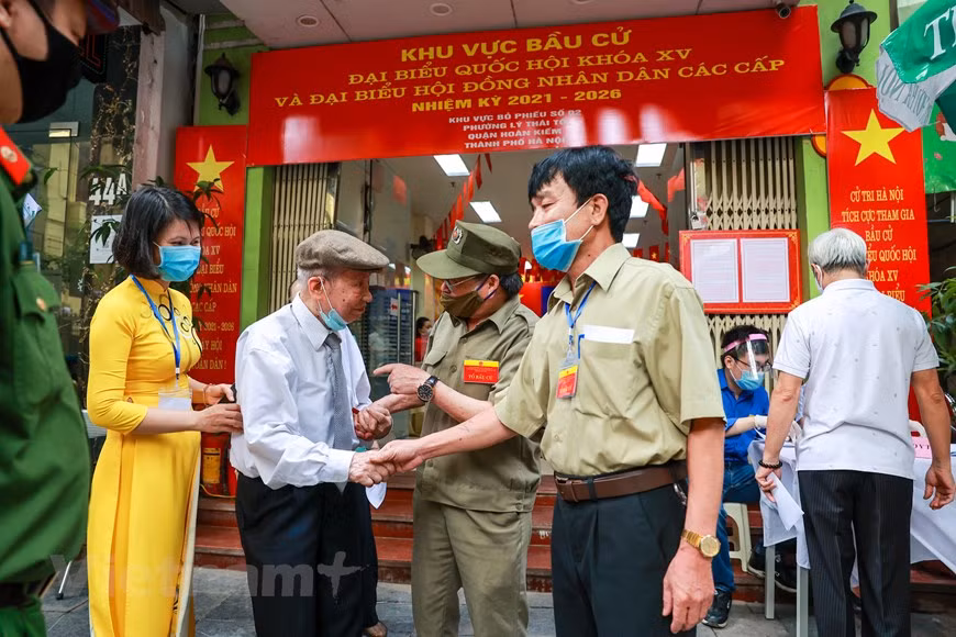 范文哥将信心和希望寄托在年轻一代身上，他认为年轻一代将是国家未来的主人翁，有责任选出才德兼备的人，进而推动国家前进。范文哥先生相信，今日的年轻人有很强的韧性，他们热爱祖国并愿为国家发展贡献力量。他说：“让我们按照越南共产党的十三大决议，参与到建国卫国事业中来，把祖国建设的更富强。” 图自Vietnam+