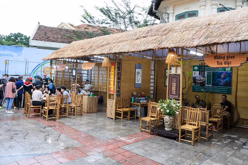 2021年河内旅游与饮食文化节该活动由河内市人民委员会举办，旨在刺激旅游市场并吸引更多的游客前往首都河内，力争成为吸引全国各省市及首都民众的响应和参与的一项权威的旅游推介活动，以及成为促进河内市与其他地方之间的文化、美食和旅游对接的桥梁。图自Vietnam+