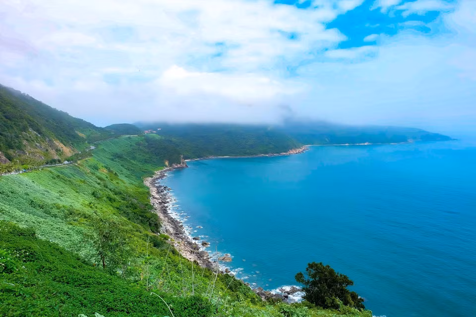 山茶半岛美丽的自然景观。图自越通社