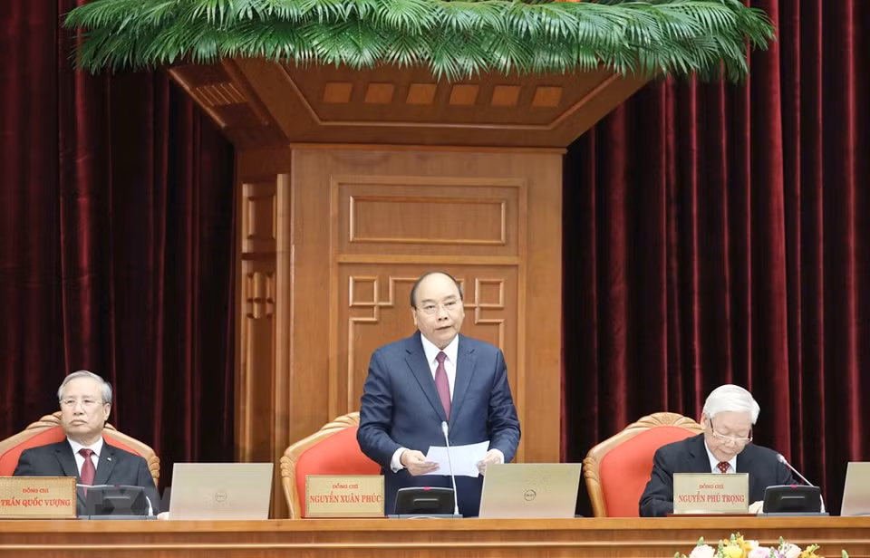 阮春福总理引导开幕会。图自越通社
