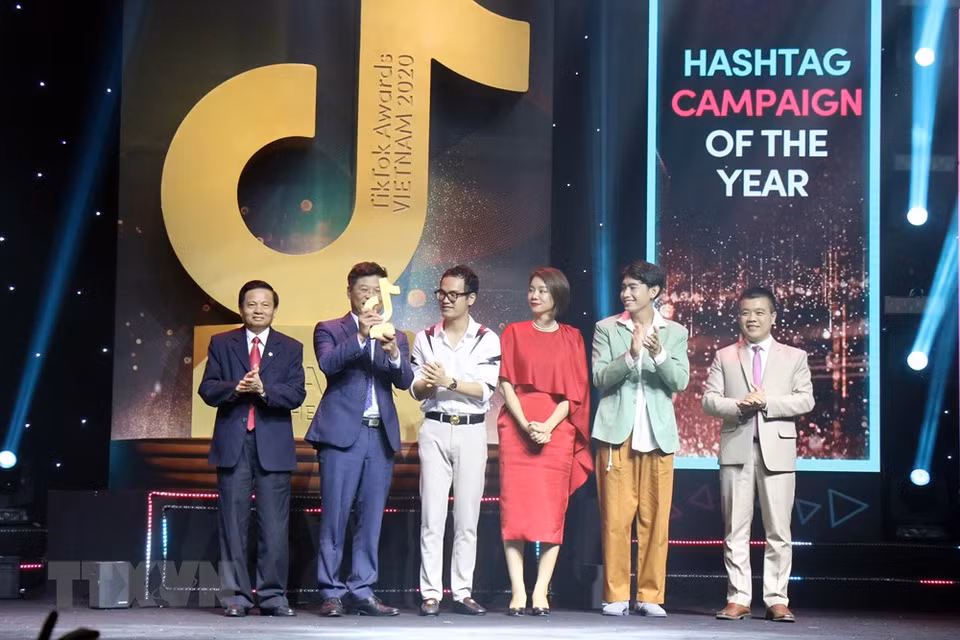  #洗手舞蹈 荣获 “2020年最佳战役奖”。图自越通社