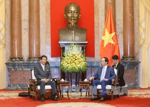  越南国家主席陈大光会见日越关系特别大使杉良太郎。