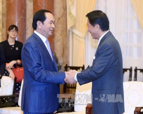  越南国家主席陈大光会见日越关系特别大使杉良太郎。