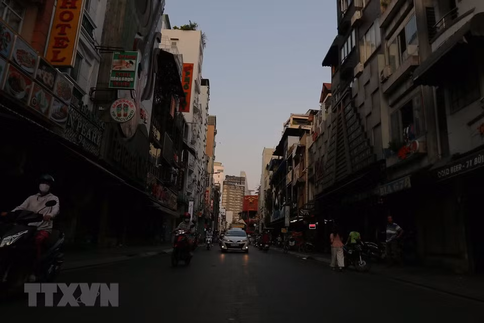 第一郡裴院步行街宾客稀少。越通社记者 清武 摄