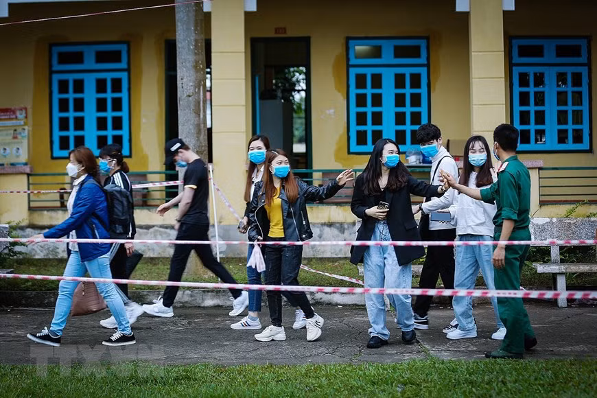 在接受14天集中隔离医学观察之后，年纪轻轻的韩国越南留学生可以带着难忘回忆回到家人的温暖怀抱。（越通社记者仲达 摄）