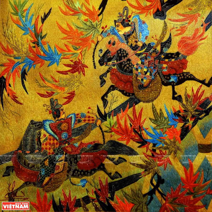 橘洞村资深刺绣艺人阮春育介绍说：“一幅精美手 工刺绣画的标准是针脚隐蔽，线条清晰，颜色和谐，技巧不断创新。” 越通社记者 郑部 摄
