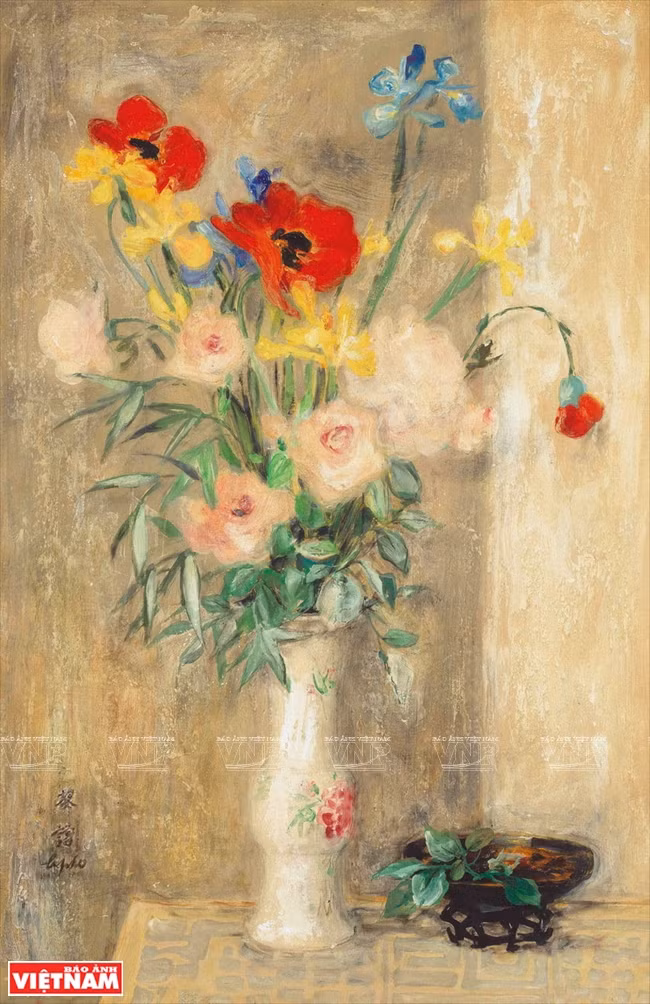 李埔的《静物花朵》（绢布和胶合板油画，1955年）。图自越通社