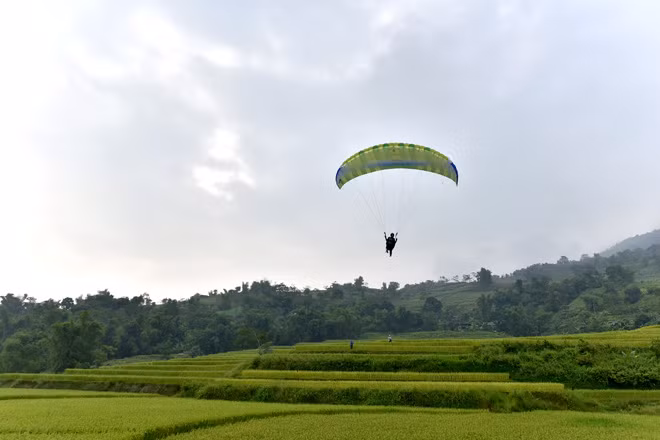 宣光省首次举行滑翔伞表演。图自http://baotuyenquang.com.vn
