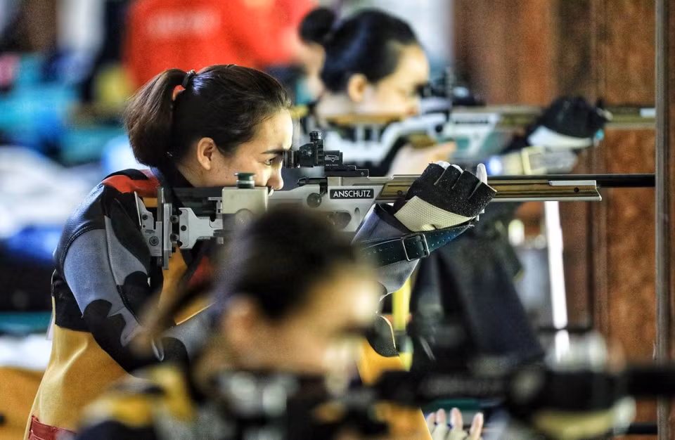 参加2021年国家射击俱乐部冠军赛的射手。图自越通社
